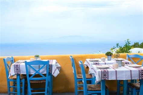 Best 19 Restaurants in Oia, Santorini | Greeka