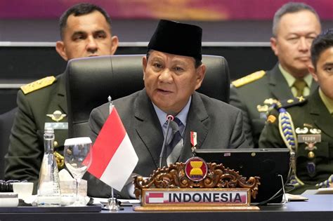 Menteri Pertahanan Indonesia Prabowo Subianto memimpin dalam pemilihan ...