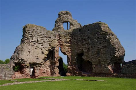 Rhuddlan Castle (Rhuddlan) - Visitor Information & Reviews