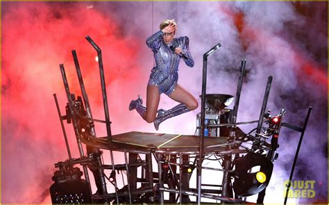 Lady Gaga: Super Bowl Halftime Show 2017 Video - Watch Now!: Photo ...