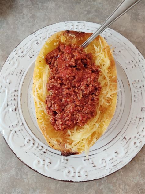 Spaghetti squash + ground beef + Prego = a delicious and easy lunch for ...