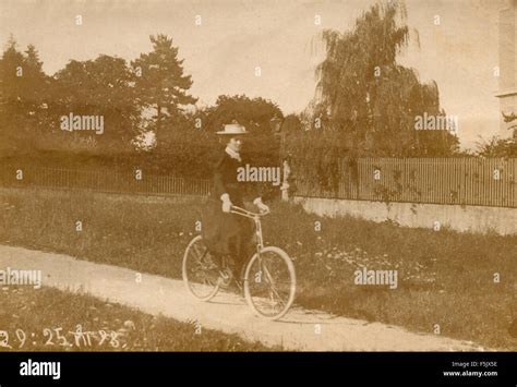 1800s bicycle hi-res stock photography and images - Alamy