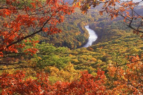 Appalachian Mountain Club News: 6 Fall Hikes along the New England Trail