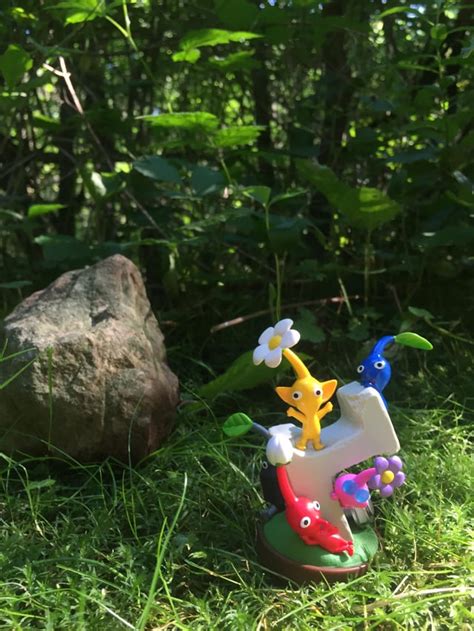 Decided to take my Pikmin amiibo out for a photo shoot. : r/amiibo