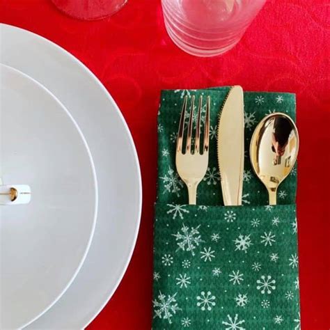 FREE PDF PATTERN- Cloth Napkin Pattern in 3 sizes- Dinner, Lunch & Cocktail