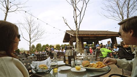 Outdoor Lunch Dining Near Me | Ricetta ed ingredienti dei Foodblogger ...