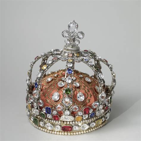 Paris School Of Jewelry Arts Brings Story Of French Crown Jewels To ...