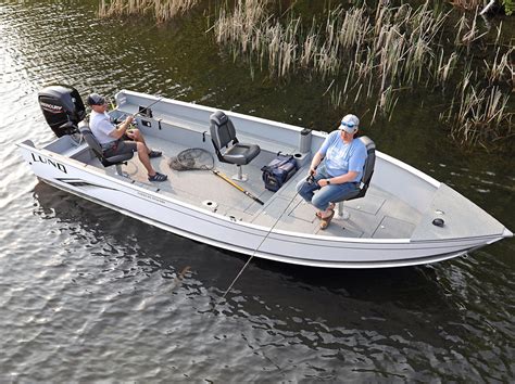 Lund® Alaskan 2000 - 20 Foot Northern Water Aluminum Tiller Boat