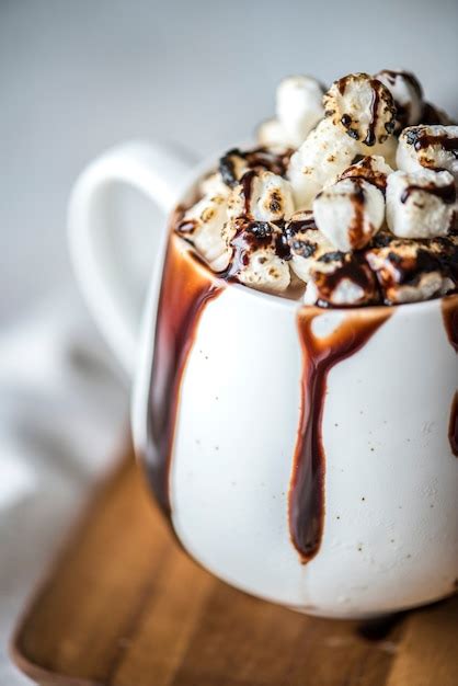 Free Photo | Hot chocolate with marshmallows recipe