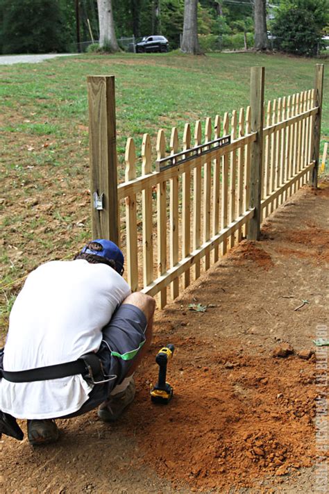 How to Build a Picket Fence - Ashley Hackshaw / Lil Blue Boo