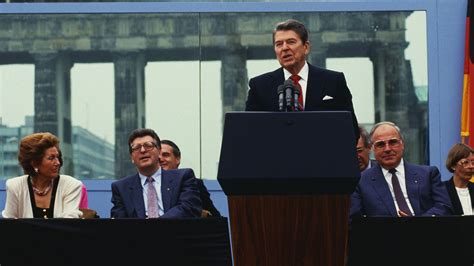 President Reagan challenges Gorbachev to "Tear down this wall" | June ...