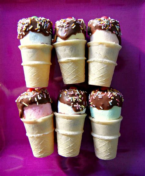 Sugar Swings! Serve Some: Mini faux ice cream cones