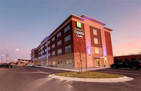 Holiday Inn Express & Suites Livonia- Tourist Class Livonia, MI Hotels ...