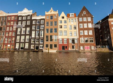 Grachtenpanden, op het Damrak Amsterdam, Canal houses, on the Damrak ...