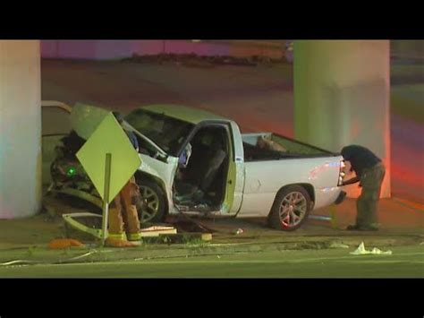 Dallas crash: 4 injured after vehicle hits I-30 support column - YouTube