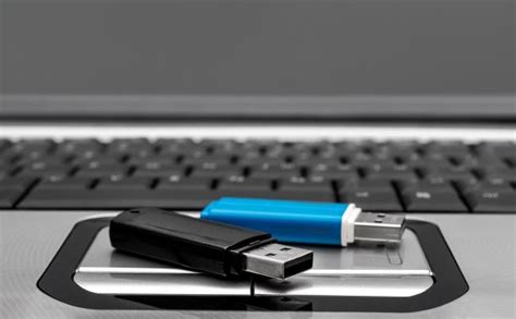 How Long Do Flash Drives Last? USB Drive Lifespans