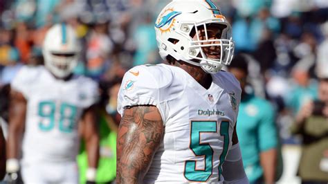 Mike Pouncey injury update: Dolphins center has hip fracture, may miss ...