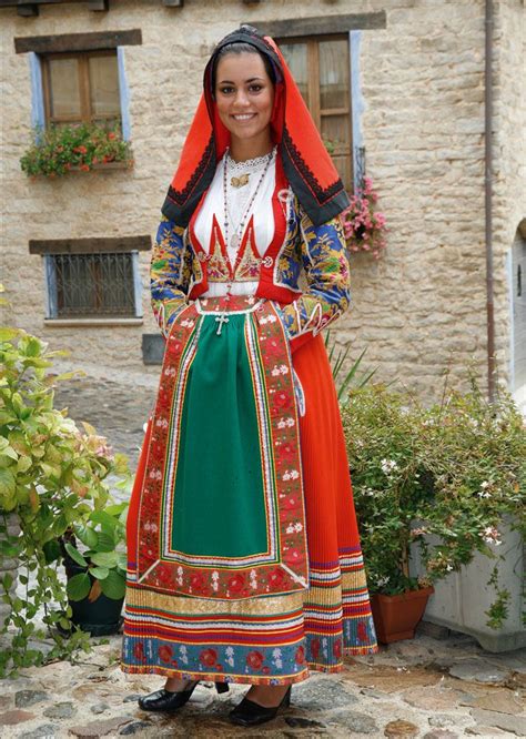 Folk Costumes of Sardinia | Italian traditional dress, Traditional ...