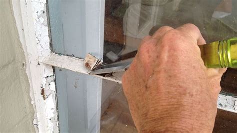 How to Remove and Replace Putty and Glass From Single Pane Windows ...