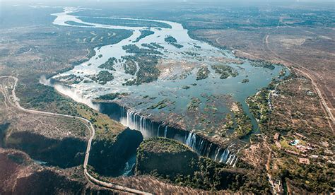 The Zambezi River, an indelible tourisme link between Zambia and ...