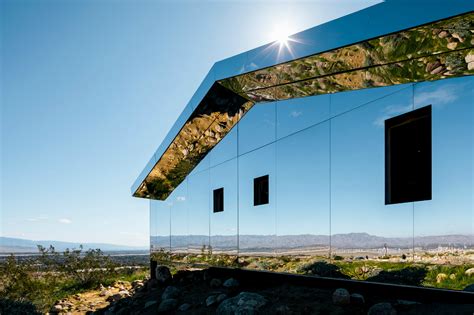 Artist Doug Aitken builds mirror-covered 'Mirage' house smack dab in ...