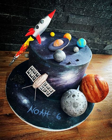 15 Amazing Space Themed Birthday Cake Ideas (Out Of This World)