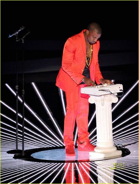 Kanye West's VMAs Performance -- VIDEO: Photo 2479736 | Kanye West ...