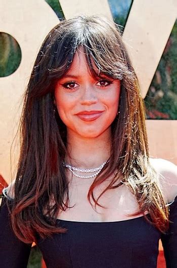 (31+) Jenna Ortega Hairstyles & Haircuts - Shags, Bangs, Long Hair & More