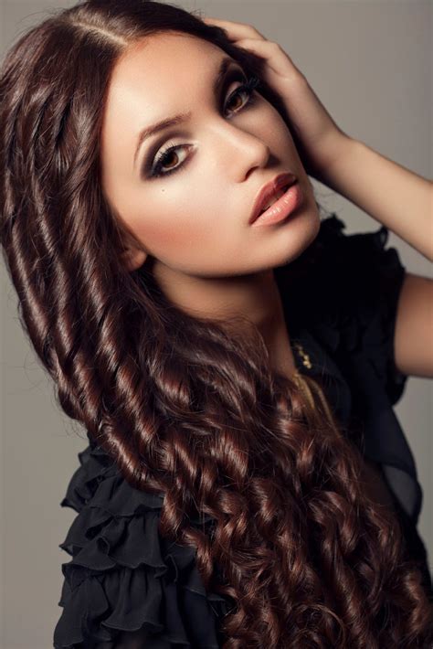 30 Best Curly Hairstyles For Women – The WoW Style