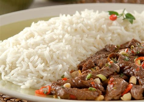 Carne de ternera frita con cebolla y arroz, receta paso a paso