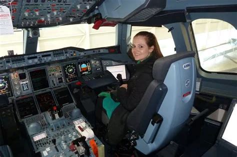 √ Inside Airbus Beluga Cockpit - Popular Century