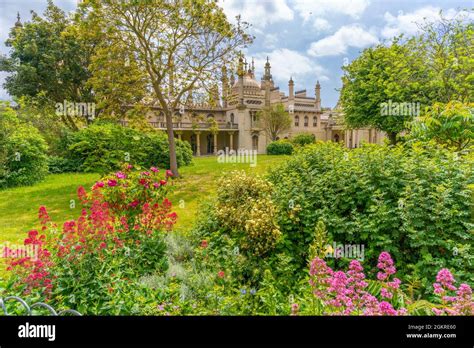 View of Brighton Pavilion and gardens in high summer, Brighton, Sussex ...