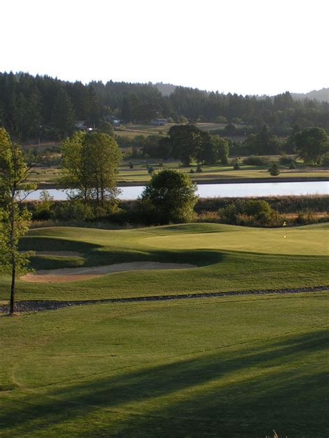 Cross Creek, Dallas , Oregon - Golf course information and reviews.