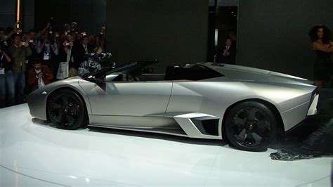 Lamborghini ReventÃ³n Roadster revealed