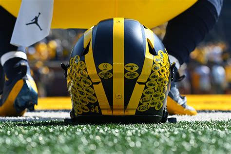 Michigan football announces uniform combination against Maryland ...