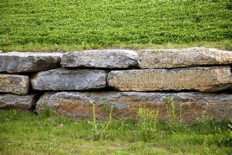 How to Build a Dry Stack Stone Wall | Hunker