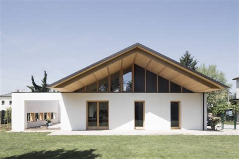 SCL Straw-Bale House / Jimmi Pianezzola Architetto | ArchDaily