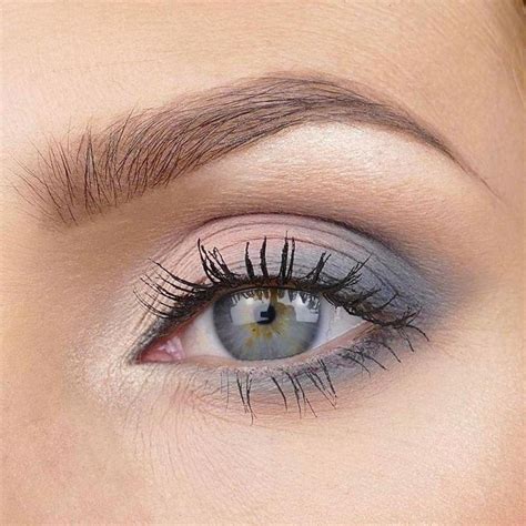 Matte, blue-gray eyeshadow #eyemakeups | Pretty eyeshadow, Grey ...