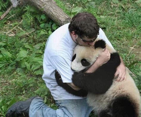 13 pictures of humans hugging animals that will make you feel better