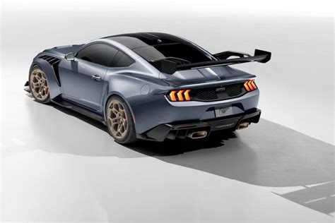 2025 Ford Mustang GTD Aims to Take Down the 911 GT3 RS | Edmunds