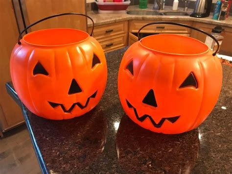 Halloween Pumpkin Candy Bucket Makeover | Hometalk