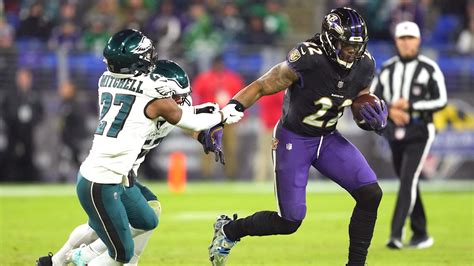 Baltimore Ravens RB Derrick Henry Cuts Dreadlocks