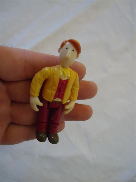 Little Red Tractor Toys Mr Jones Figure i gul j.. (406550279) ᐈ Köp på ...