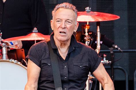 Bruce Springsteen biography, age, career, net worth, parent, wife