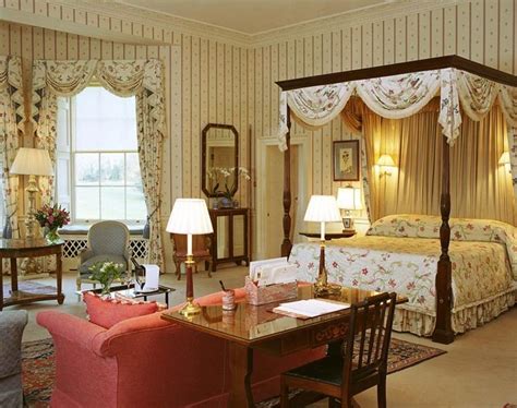 Image result for inside buckingham palace the queen's bedroom ...