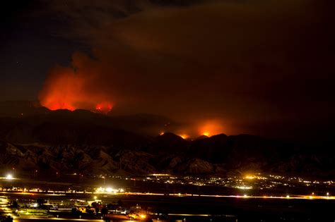 1st big Southern California wildfire of 2020 keeps on raging