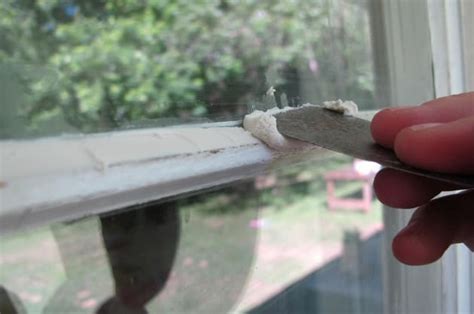 How to Protect Your Home from Weather by Fixing Glazing Putty in Your ...