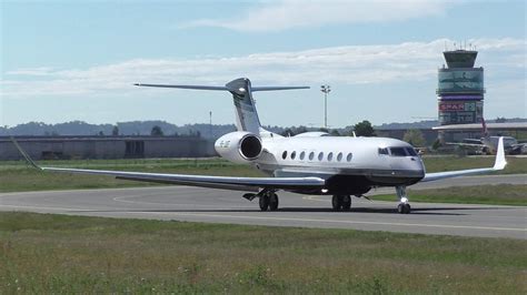 Swiss Jet Gulfstream G650 takeoff at Graz Airport | HB-JUF - YouTube