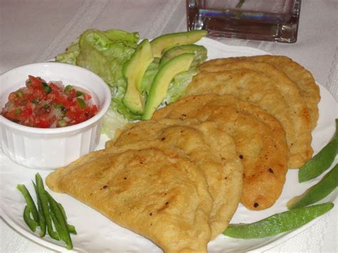 EMPANADAS DE MASA o DE MASECA FRITAS Y RELLENAS DE CARNE MOLIDA O ...