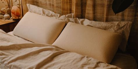 Feather vs Foam Pillow | Savvy Rest